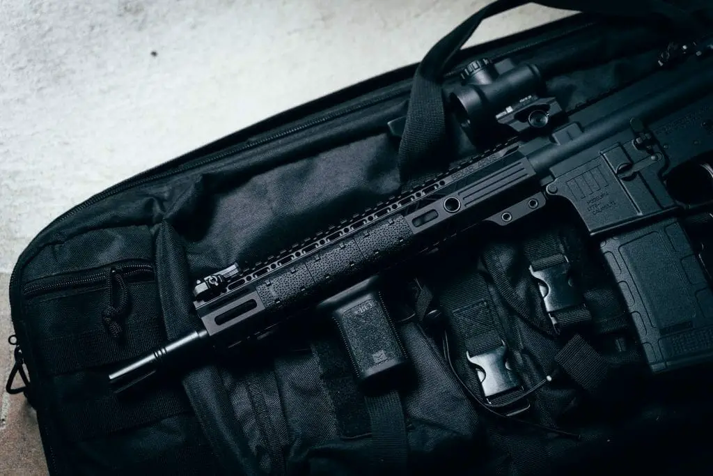 Black riffle gun laying on a black bag