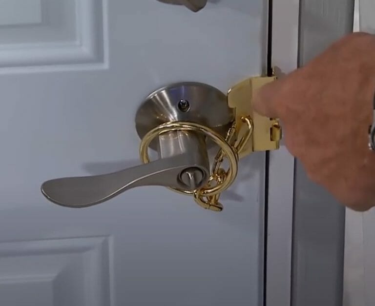 doorknob with chain